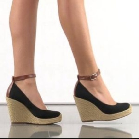 BCBGeneration Gracyn Wedge - Picture 6 of 6